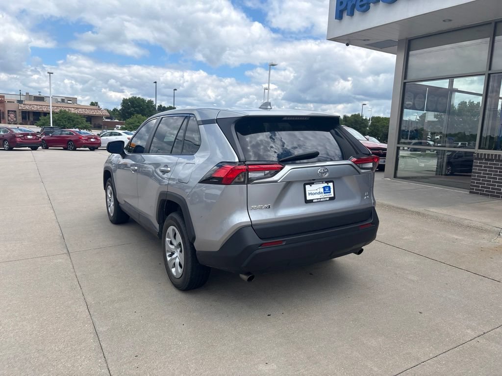 Used 2022 Toyota RAV4 LE w/ Carpet Mat Package (TMS) AWD/4WD image 7