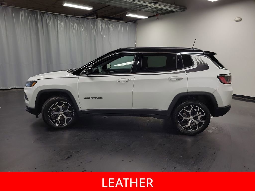 Used 2024 Jeep Compass Limited w/ Mopar Graphics Package image 5