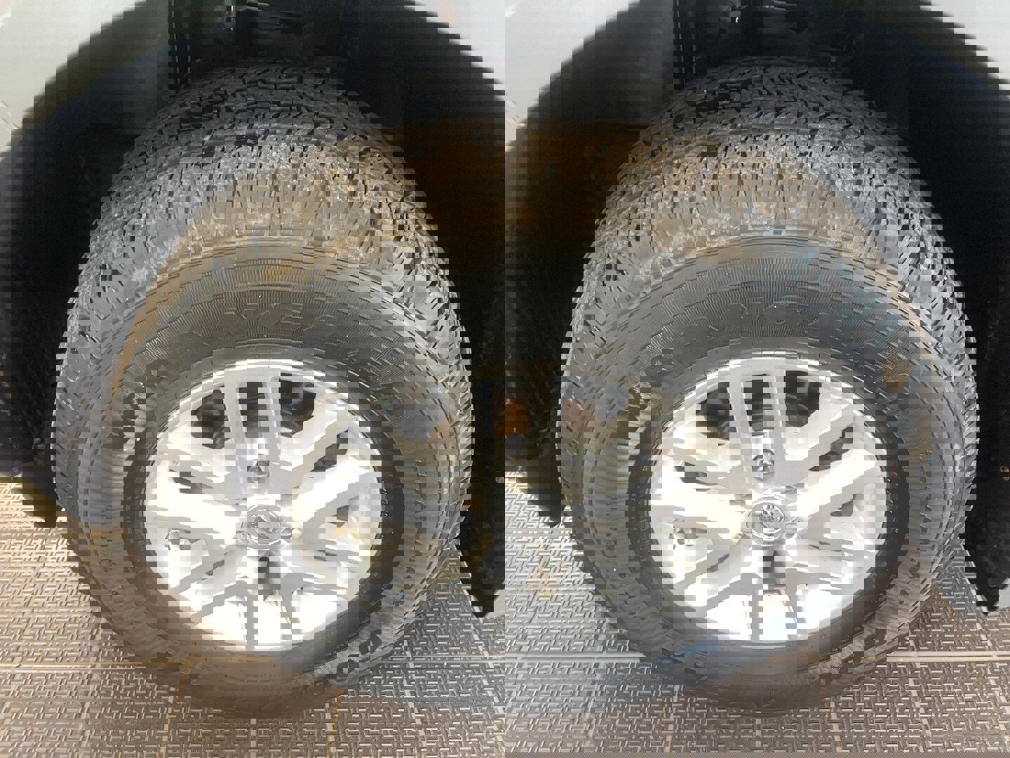 Used 2017 Nissan Frontier SV AWD/4WD image 5