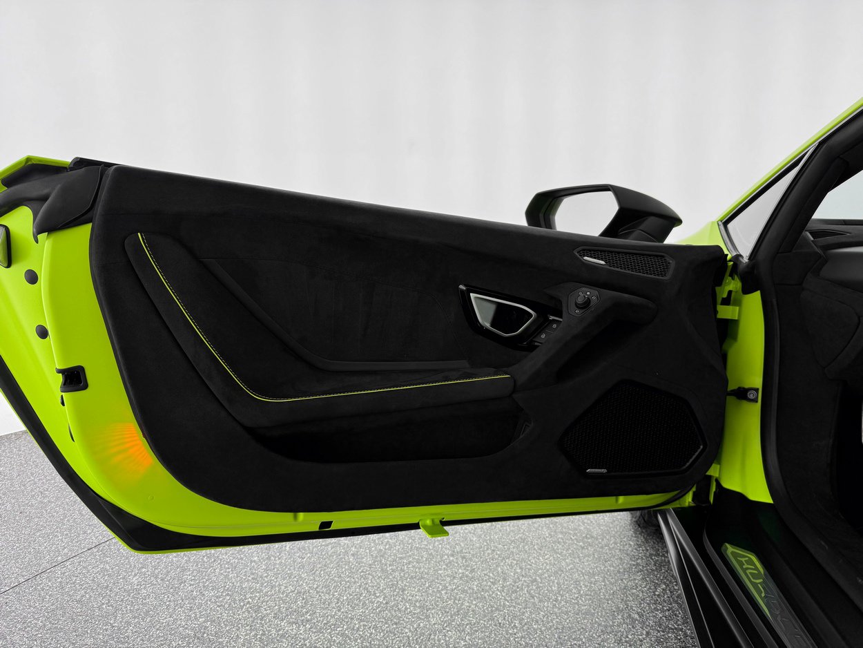 Used 2023 Lamborghini Huracan Sterrato image 13