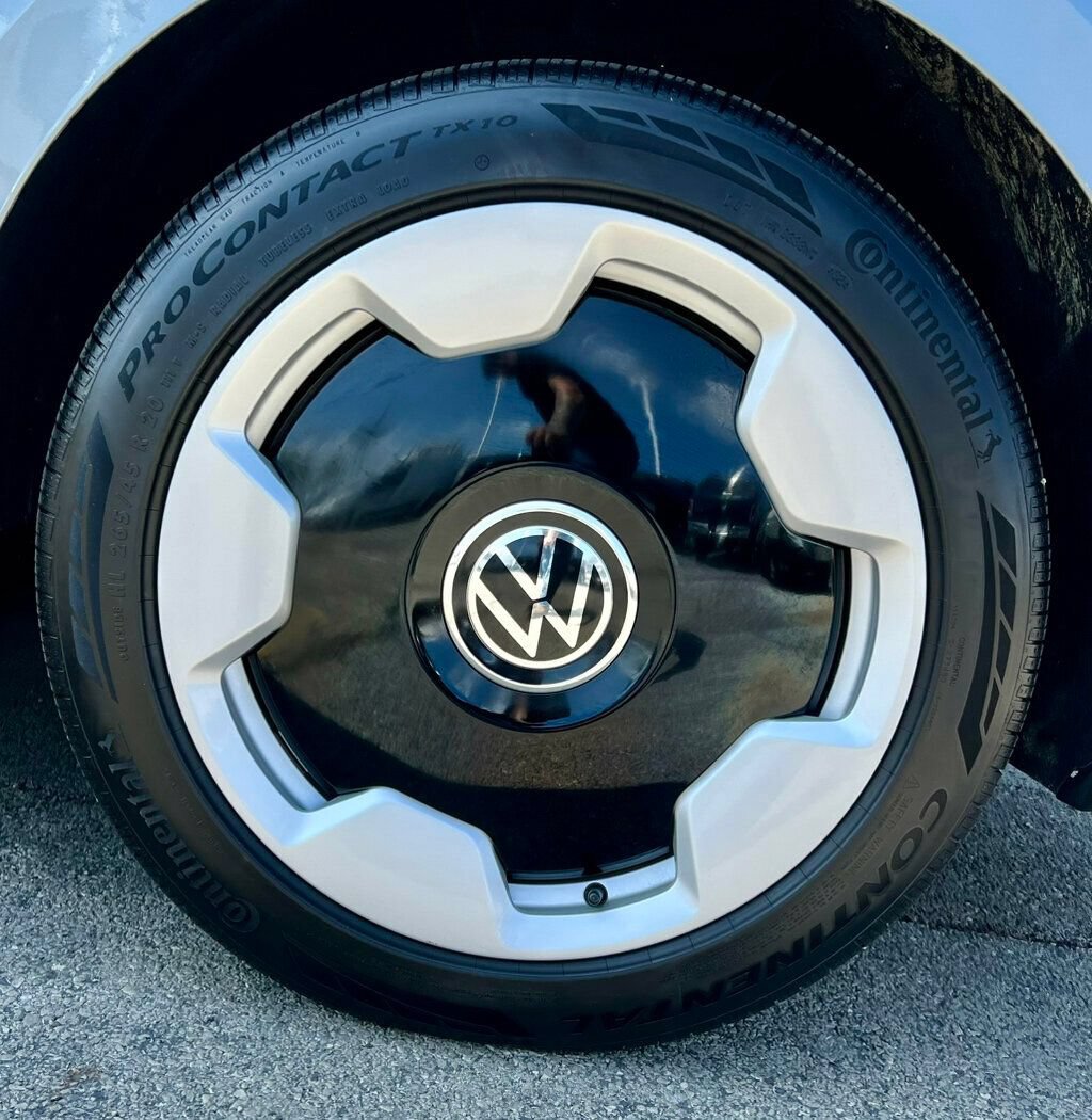 Used 2025 Volkswagen ID. Buzz Pro S RWD image 26