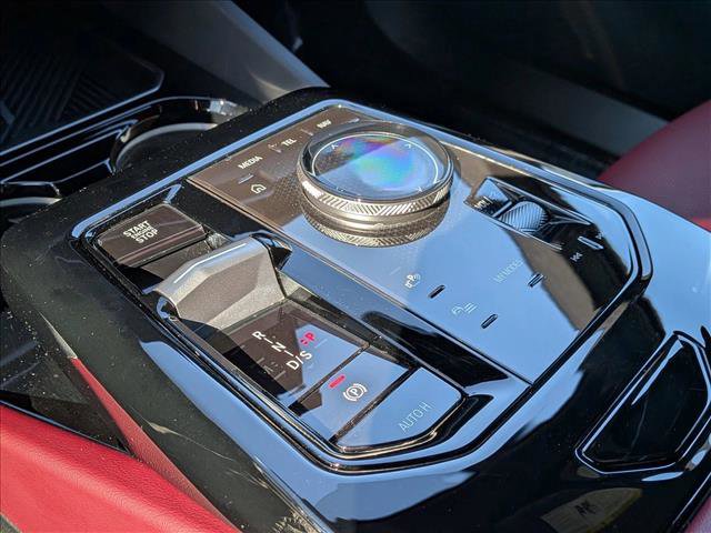 Used 2025 BMW 530i xDrive w/ Premium Package image 12