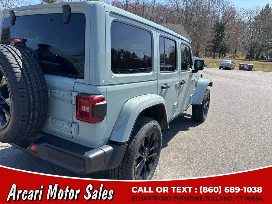 Used 2024 Jeep Wrangler Sahara w/ Safety Group image 11