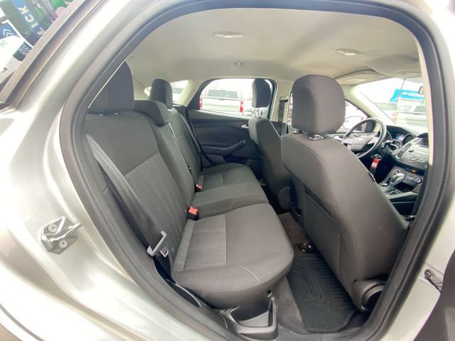 Used 2015 Ford Focus SE w/ SE Sport Package FWD image 31