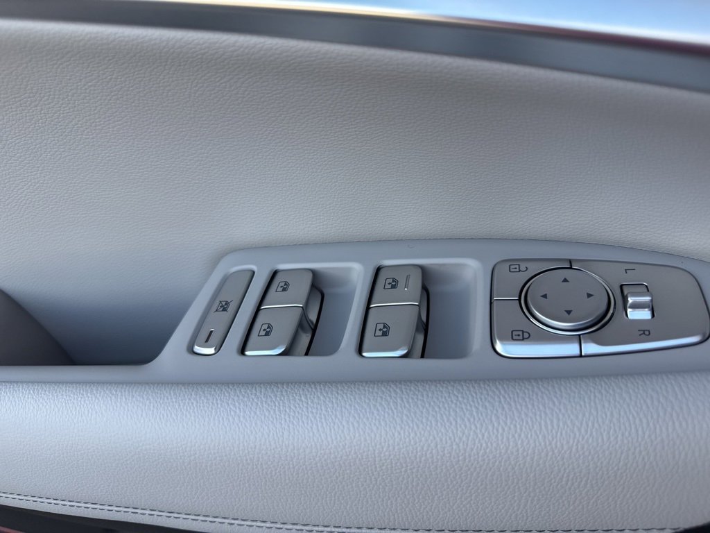 Used 2022 Genesis G70 2.0T image 26