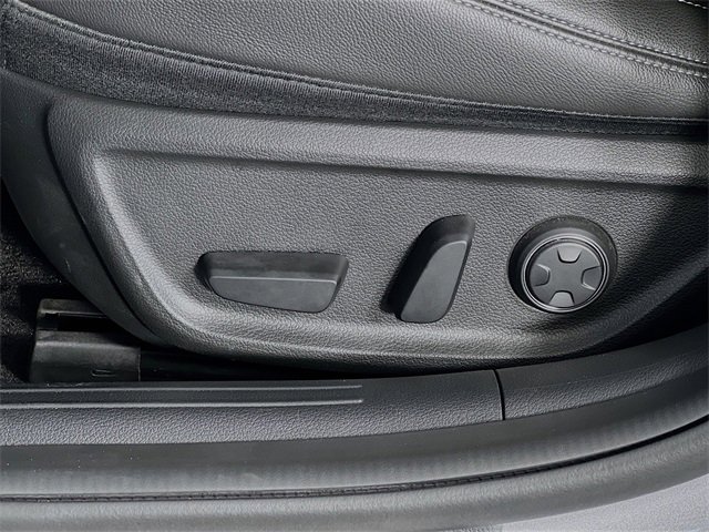 Used 2025 Genesis G70 2.5T image 12