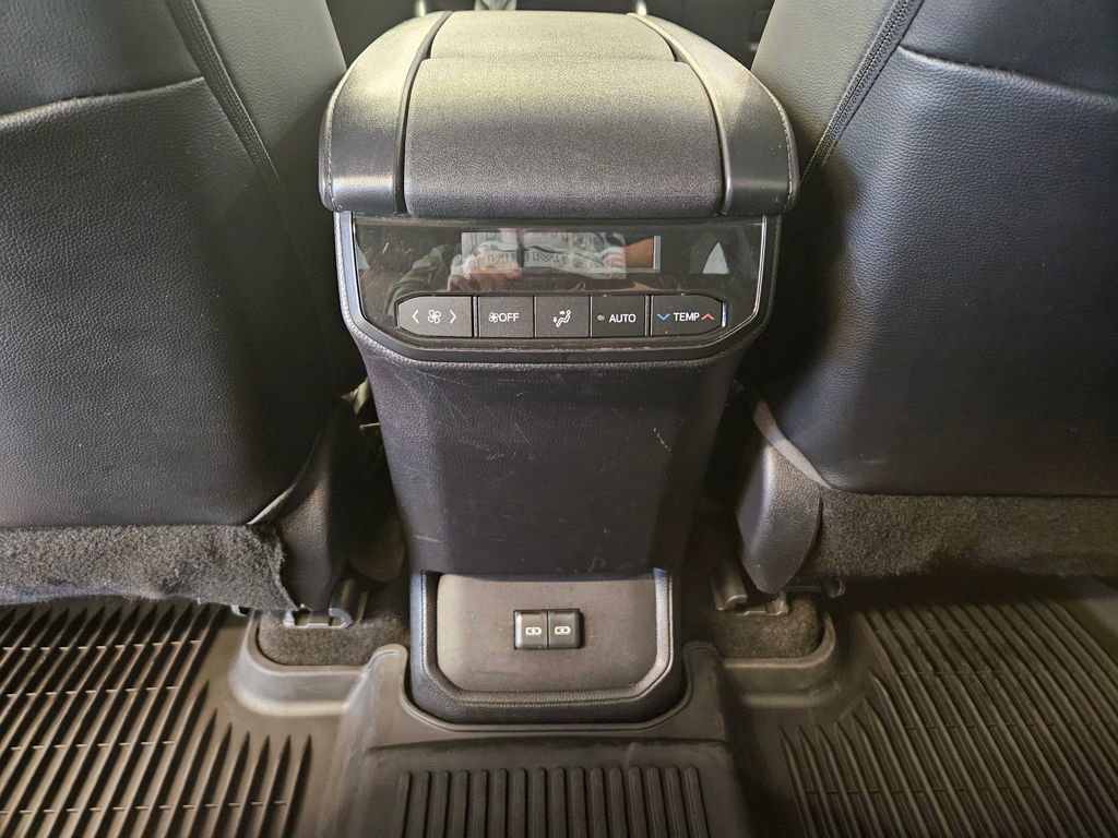 Used 2023 Toyota Highlander XLE image 23