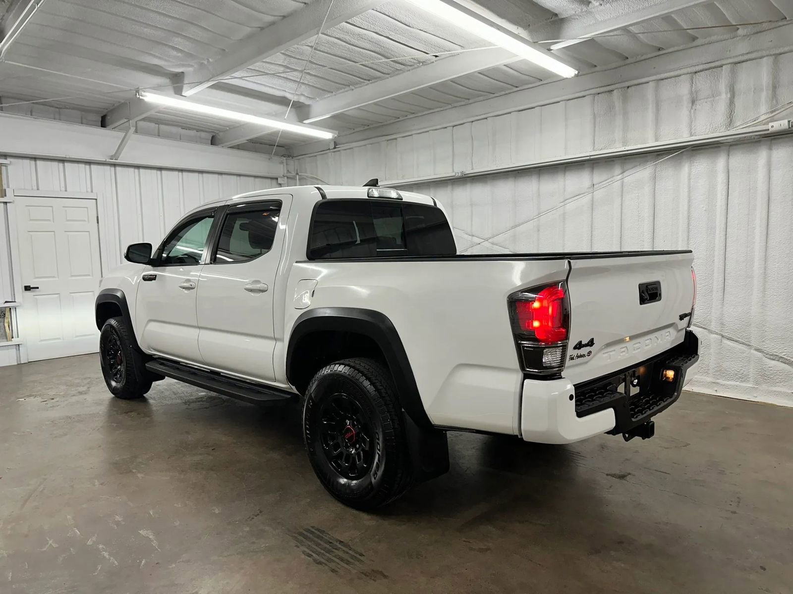 Used 2017 Toyota Tacoma TRD Pro AWD/4WD image 8