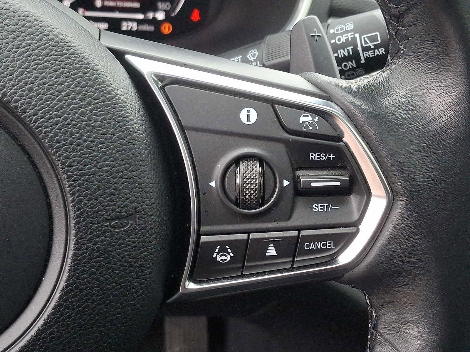 Used 2023 Acura MDX SH-AWD image 24