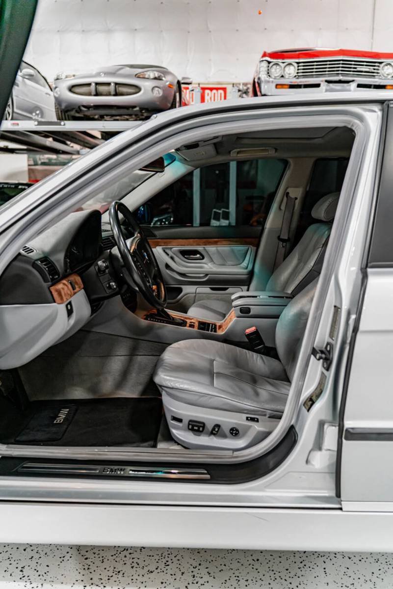 Used 2001 BMW 740iL RWD image 11