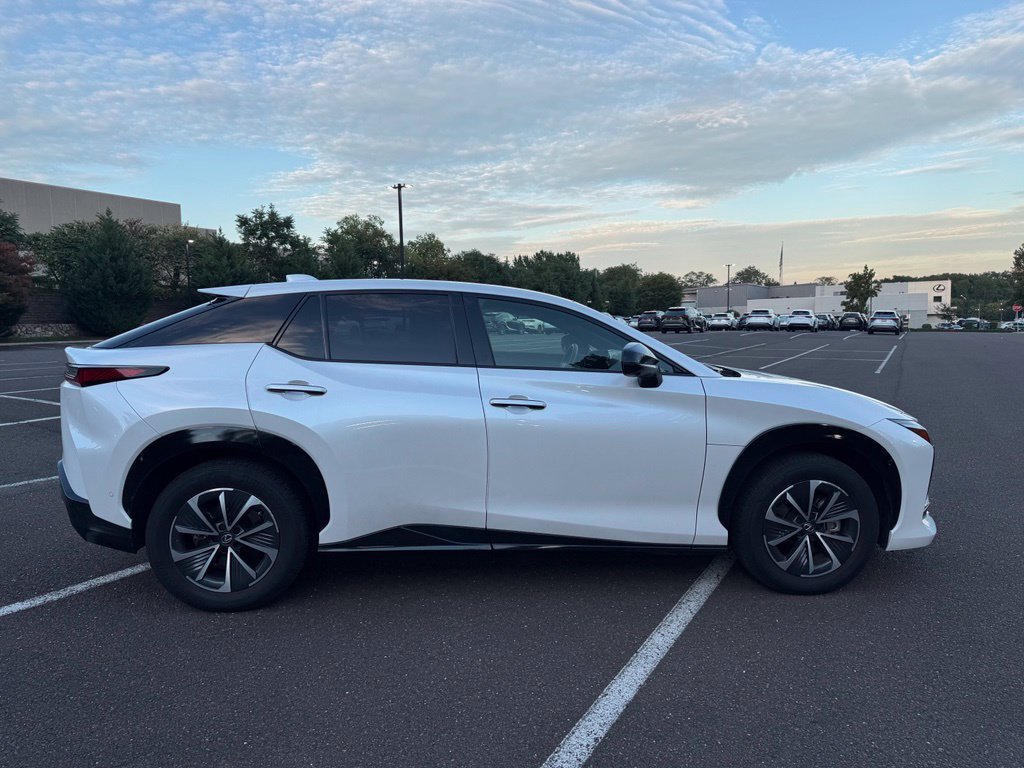 Used 2024 Lexus RZ 450e Premium w/ Technology Package AWD/4WD image 5