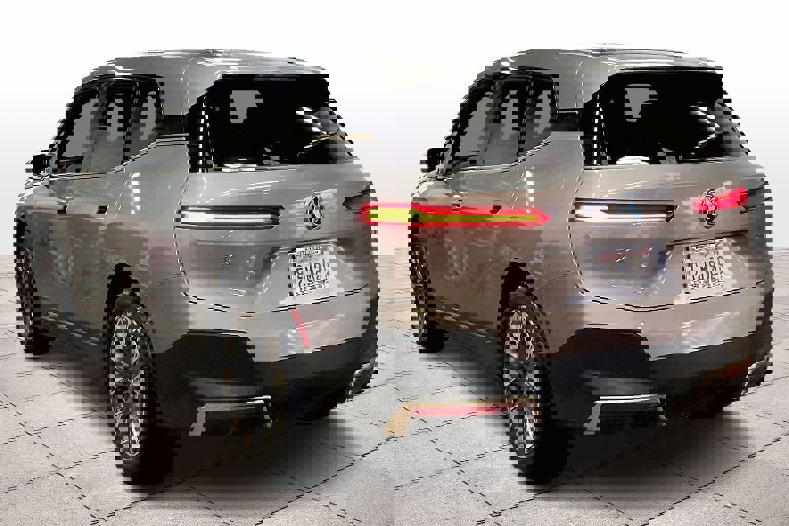 Used 2023 BMW iX xDrive50 image 14