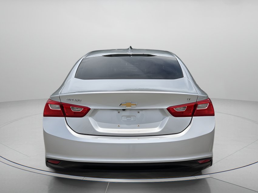 Used 2017 Chevrolet Malibu LT FWD image 4