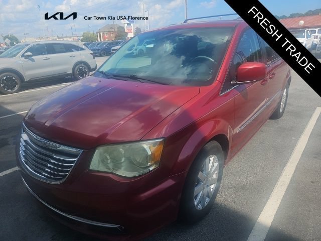 Used 2014 Chrysler Town & Country Touring FWD image 2