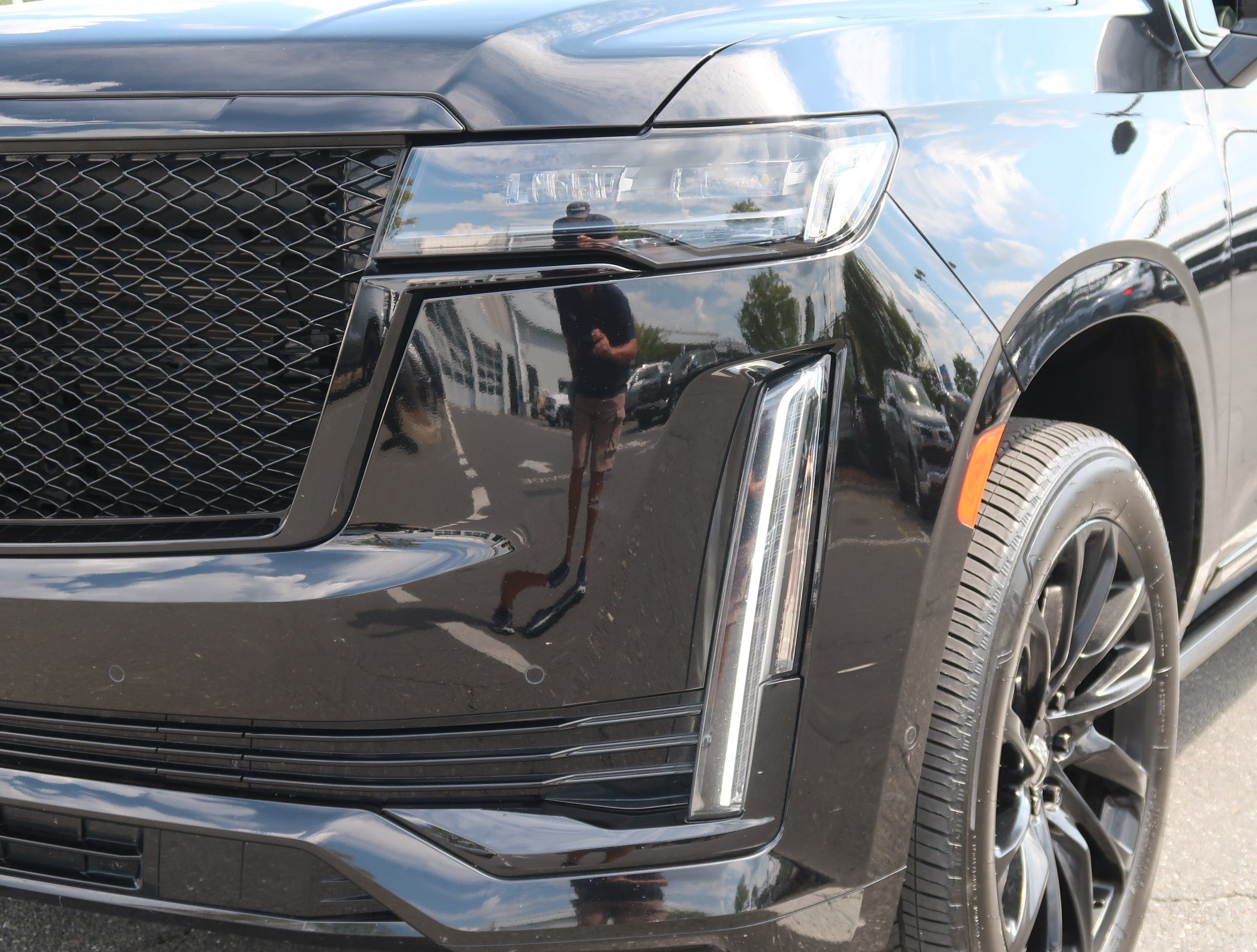 Used 2023 Cadillac Escalade ESV Sport w/ LPO, ONYX Package AWD/4WD image 6