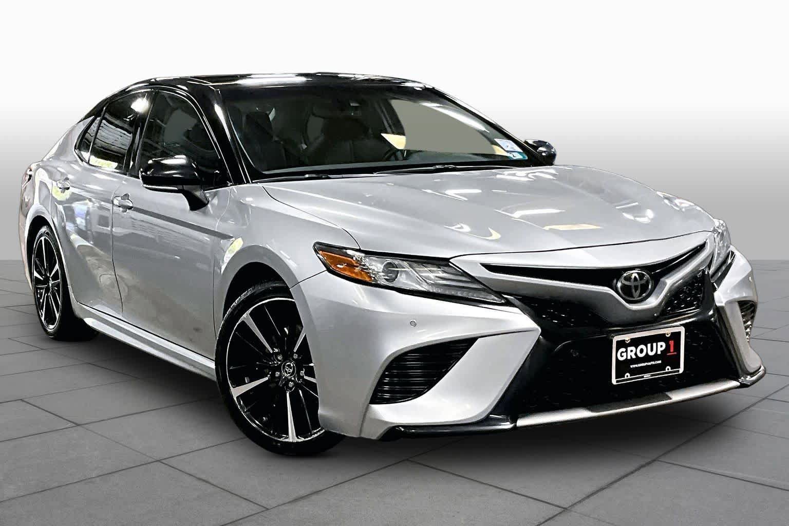 Used 2018 Toyota Camry XSE FWD image 3