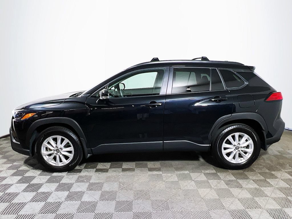 Certified 2025 Toyota Corolla Cross LE w/ Moonroof Package AWD/4WD image 4