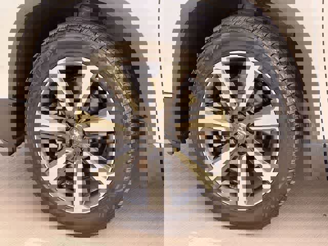 Used 2025 Honda Pilot Touring image 9