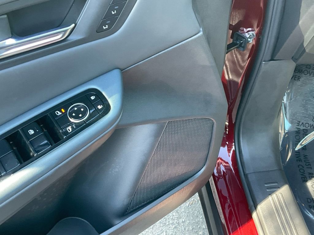 New 2026 Nissan Leaf Platinum+ w/ Cargo Package (Platinum+) image 13