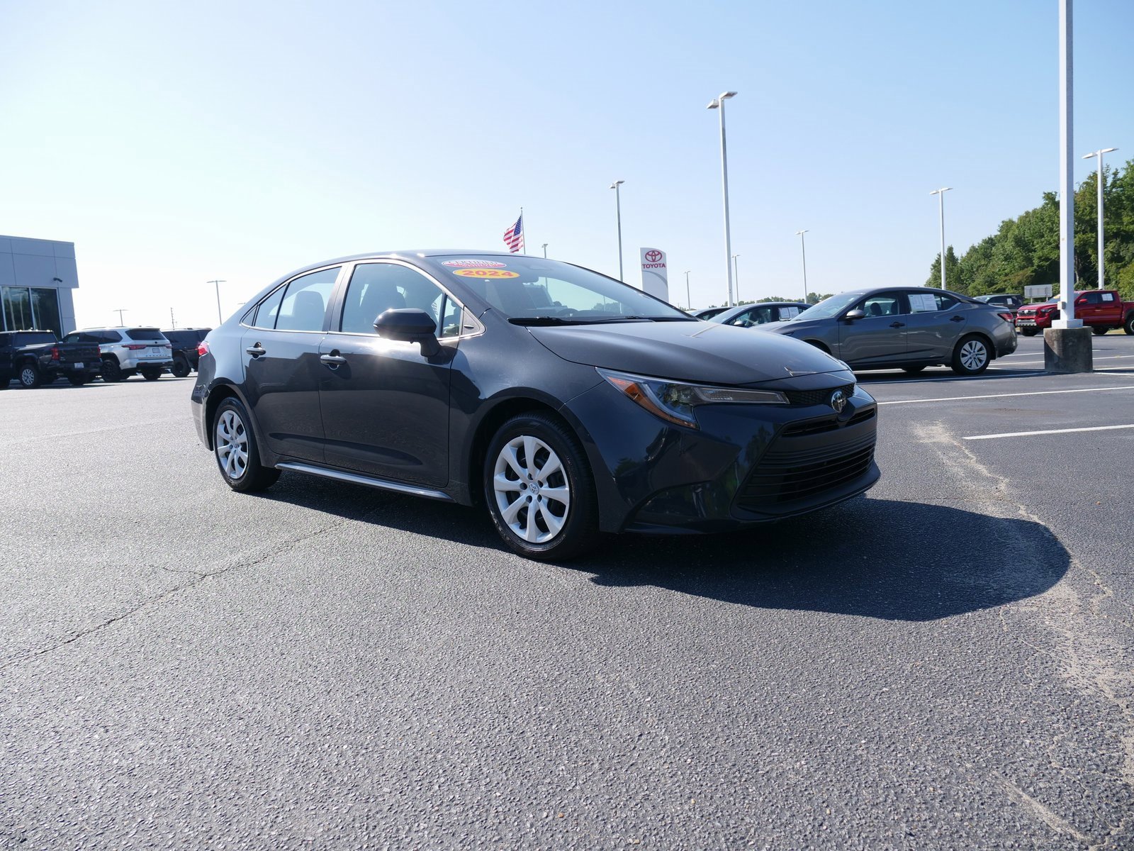 Used 2024 Toyota Corolla LE image 2