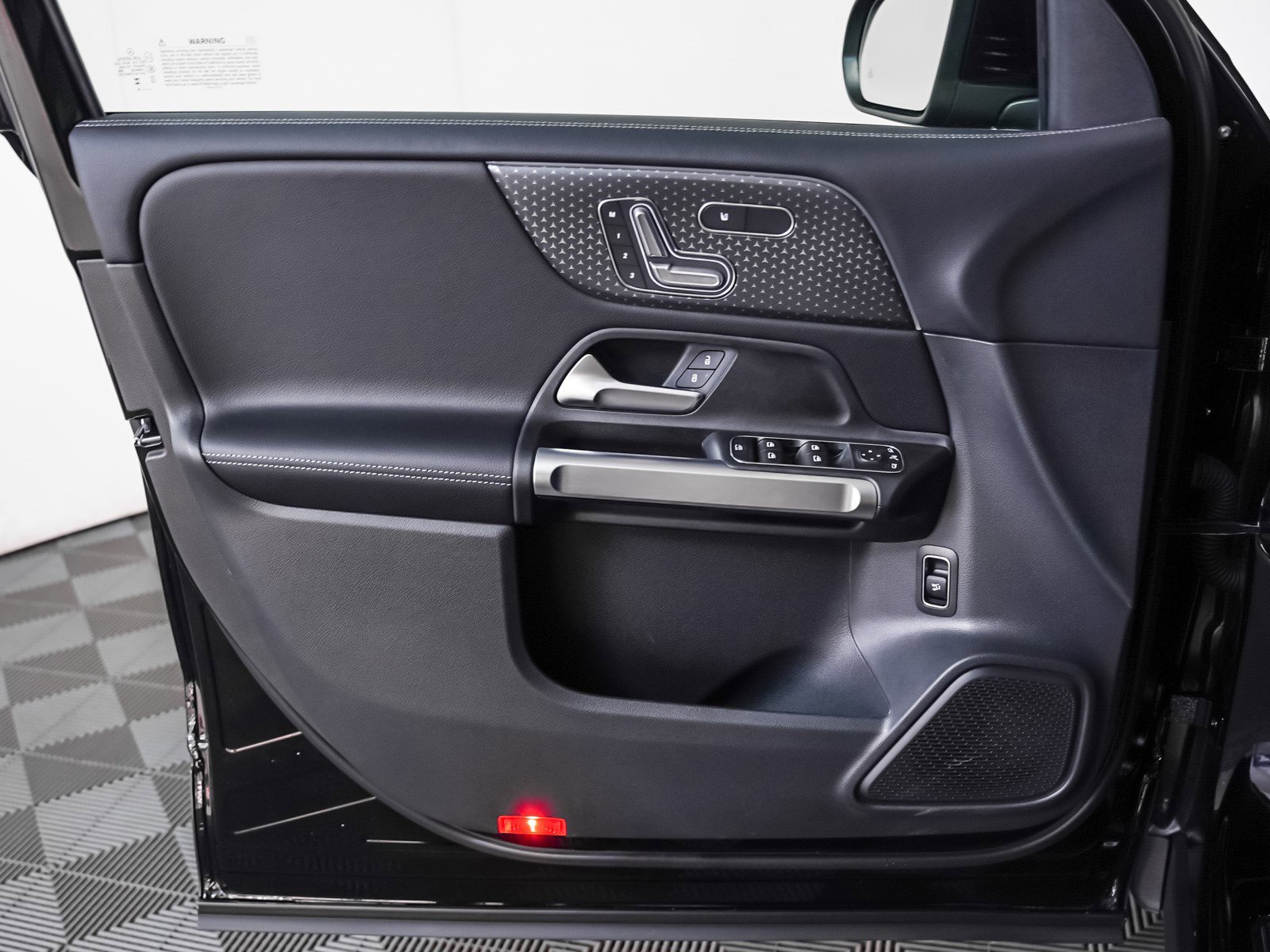 New 2025 Mercedes-Benz GLB 250 4MATIC image 22