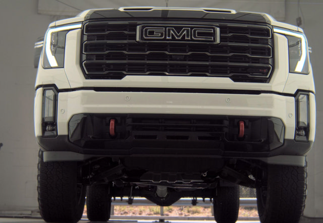 Used 2024 GMC Sierra 2500 AT4 w/ Technology Package AWD/4WD image 12