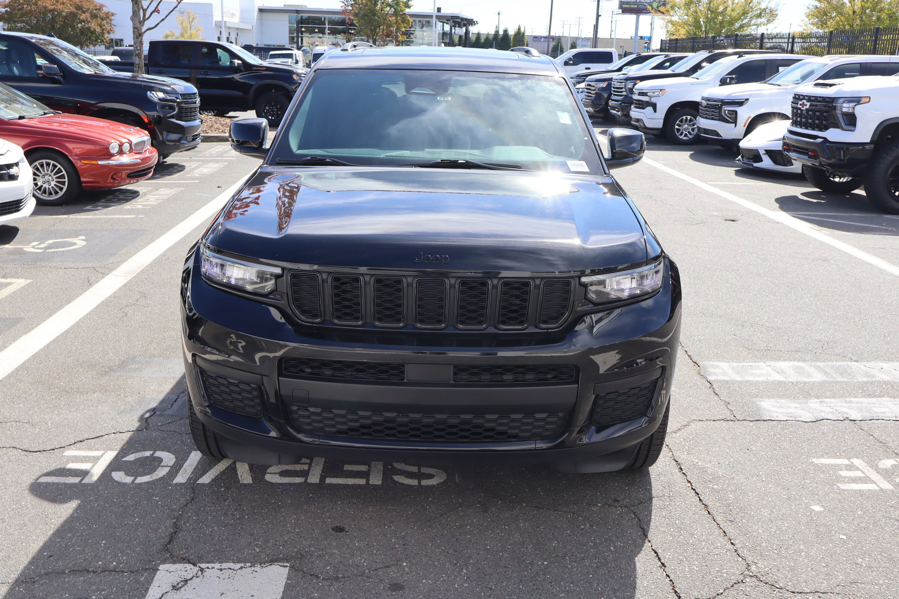 Used 2024 Jeep Grand Cherokee L Altitude image 3