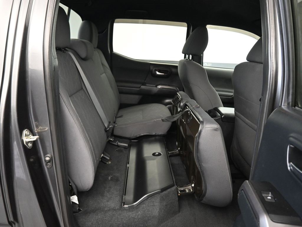 Used 2017 Toyota Tacoma TRD Off-Road image 40