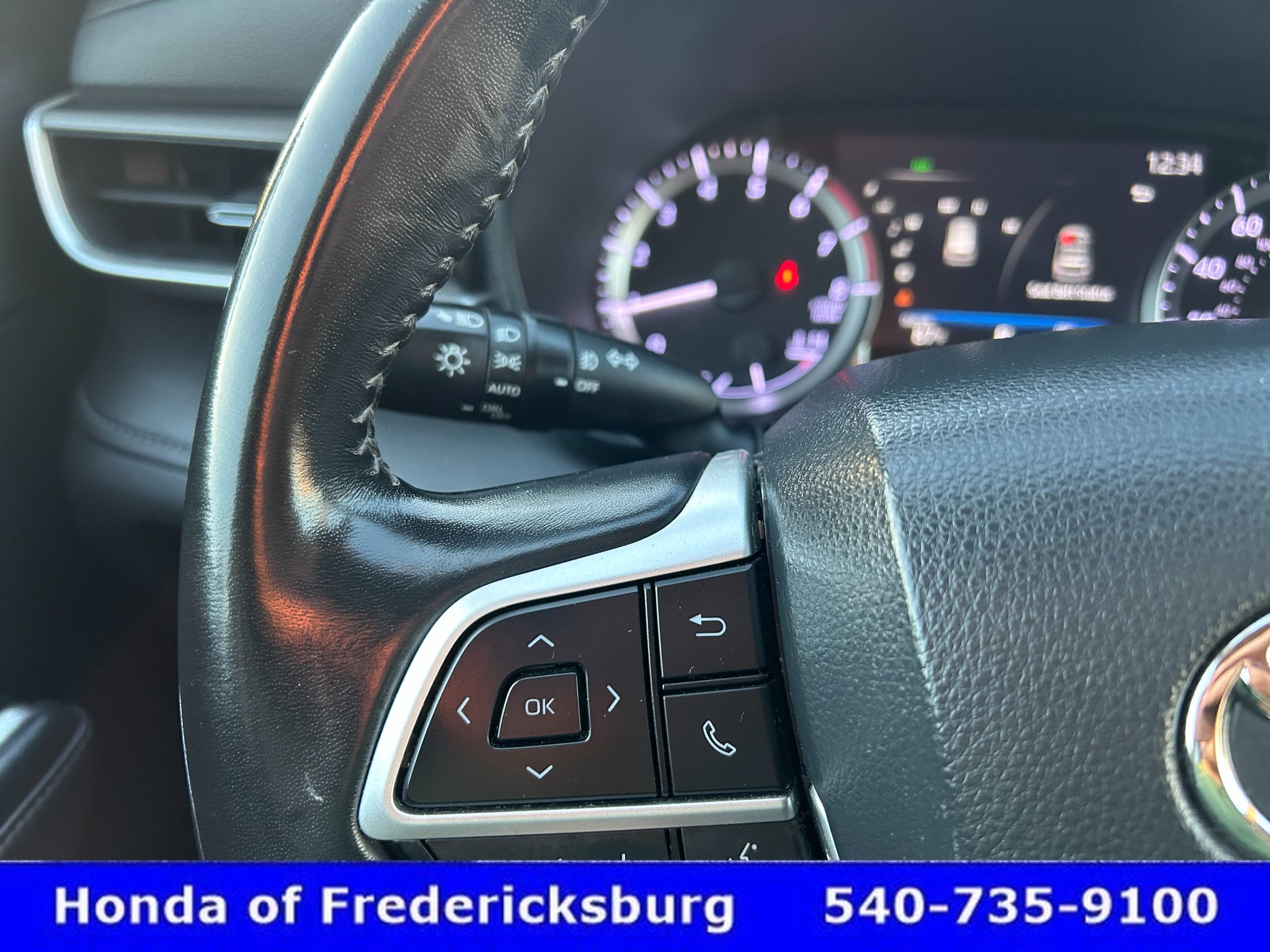 Used 2023 Toyota Highlander LE FWD image 18