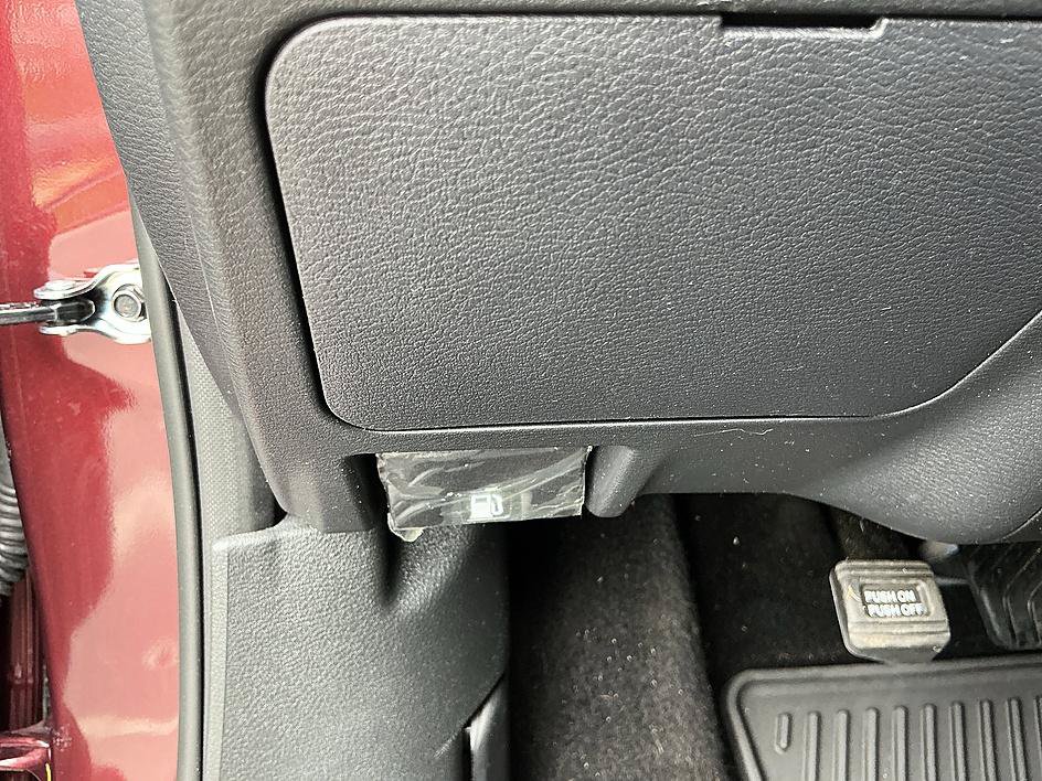 Used 2025 Nissan Sentra SV FWD image 14