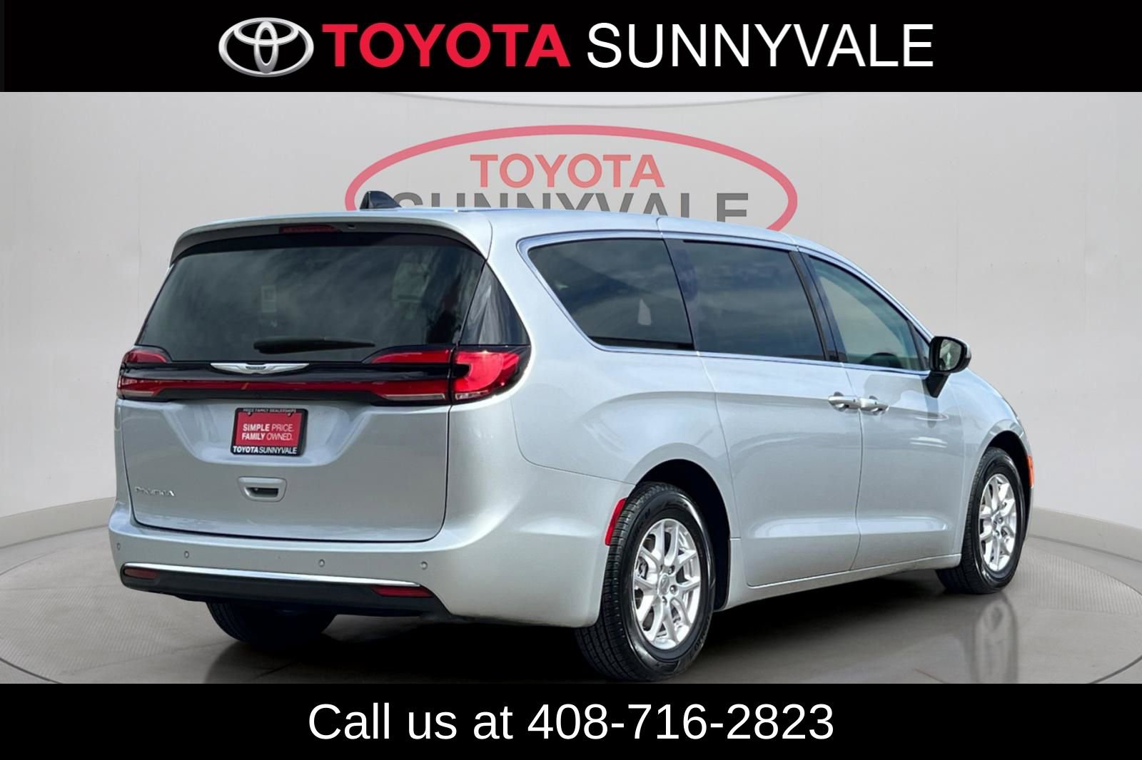 Used 2023 Chrysler Pacifica Touring-L video 3