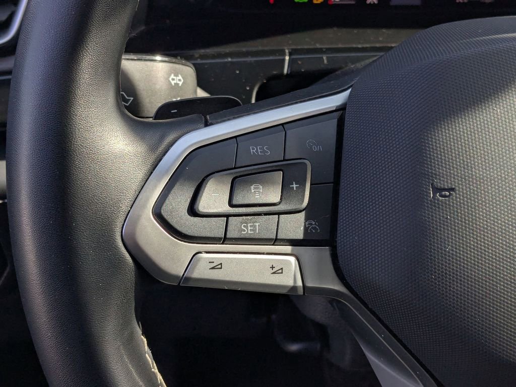 Used 2025 Volkswagen Atlas Cross Sport SE image 18