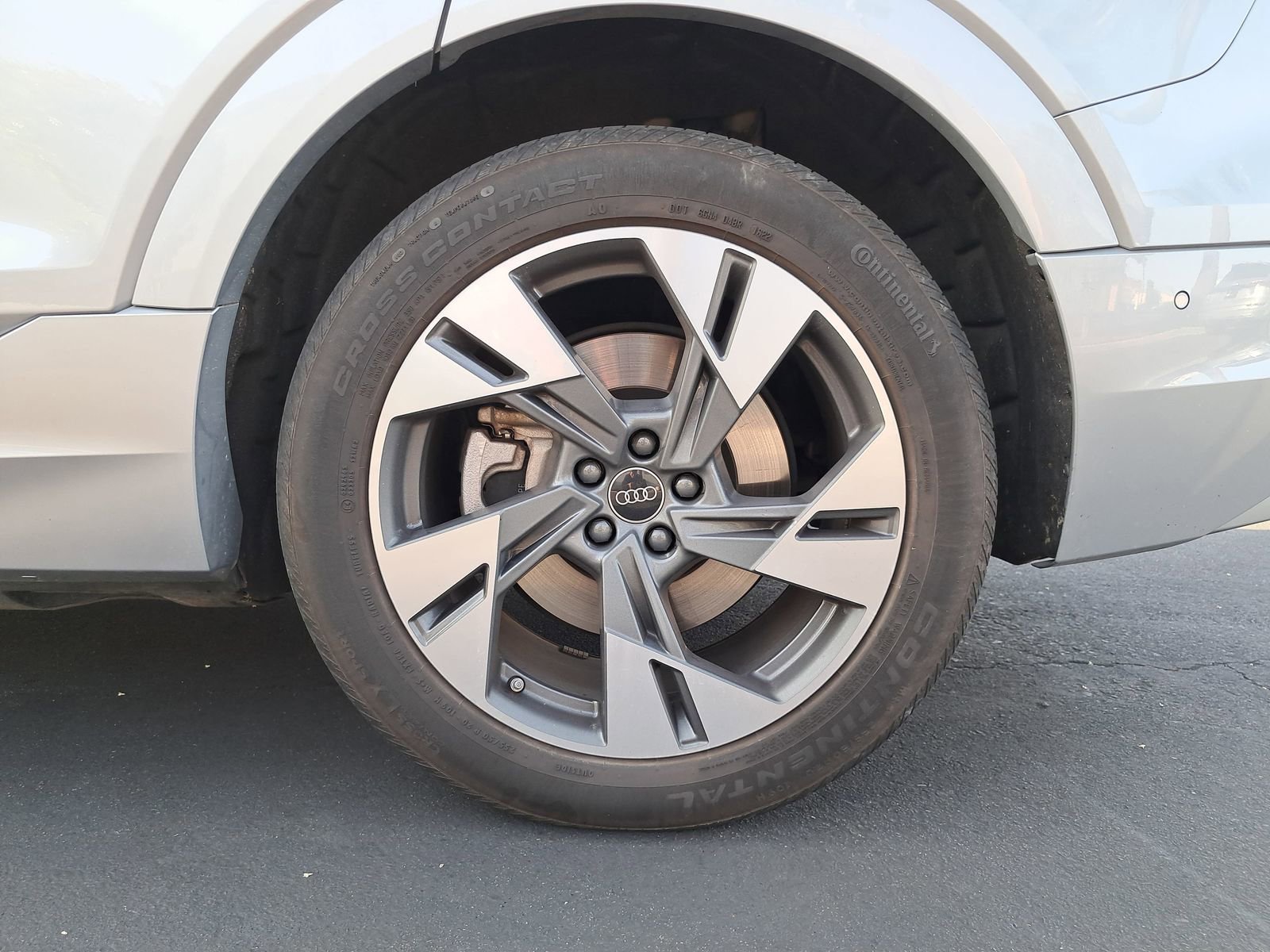 Used 2023 Audi e-tron Premium Plus w/ Premium Plus Package image 7