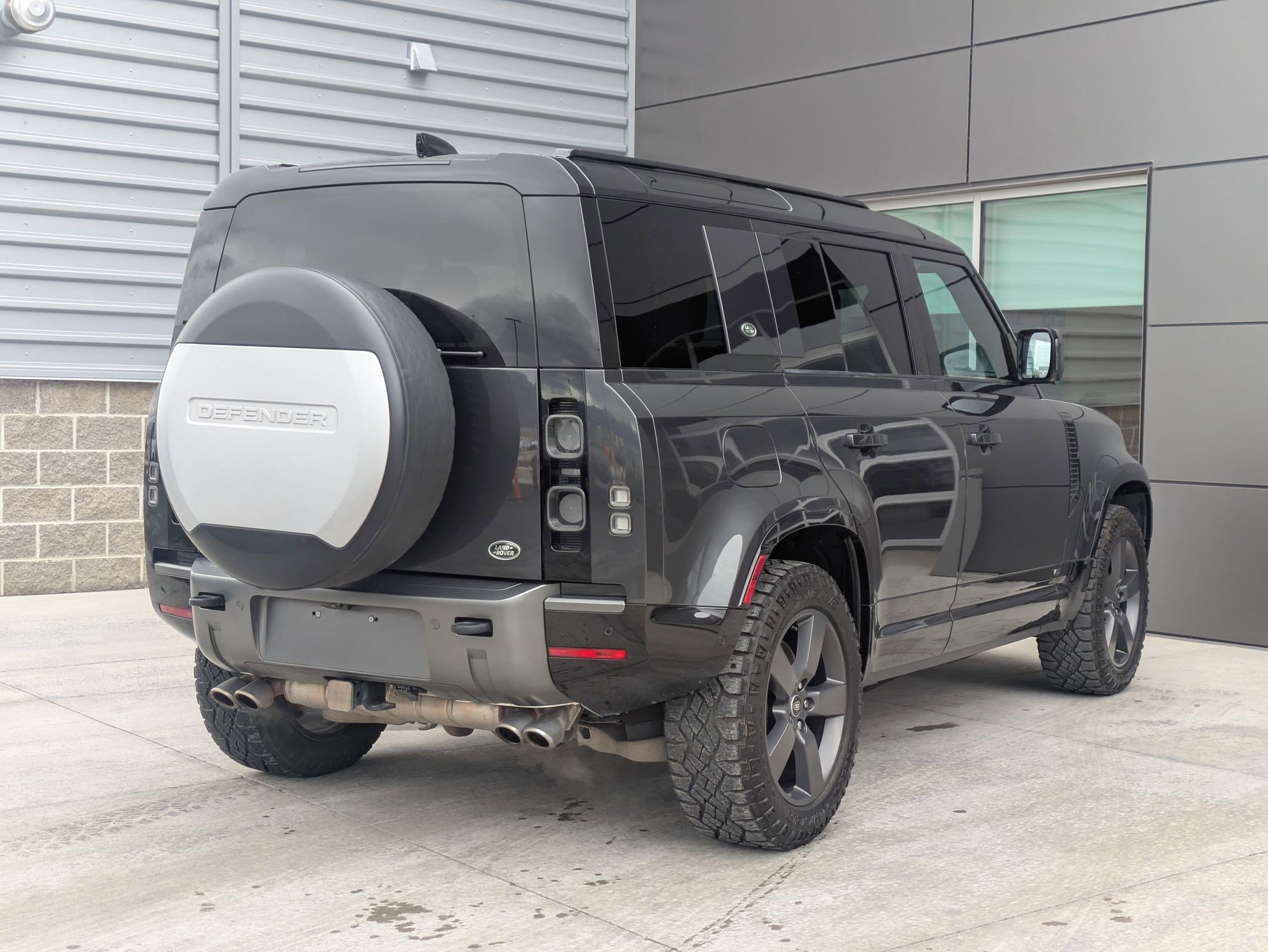 Certified 2023 Land Rover Defender 110 image 7