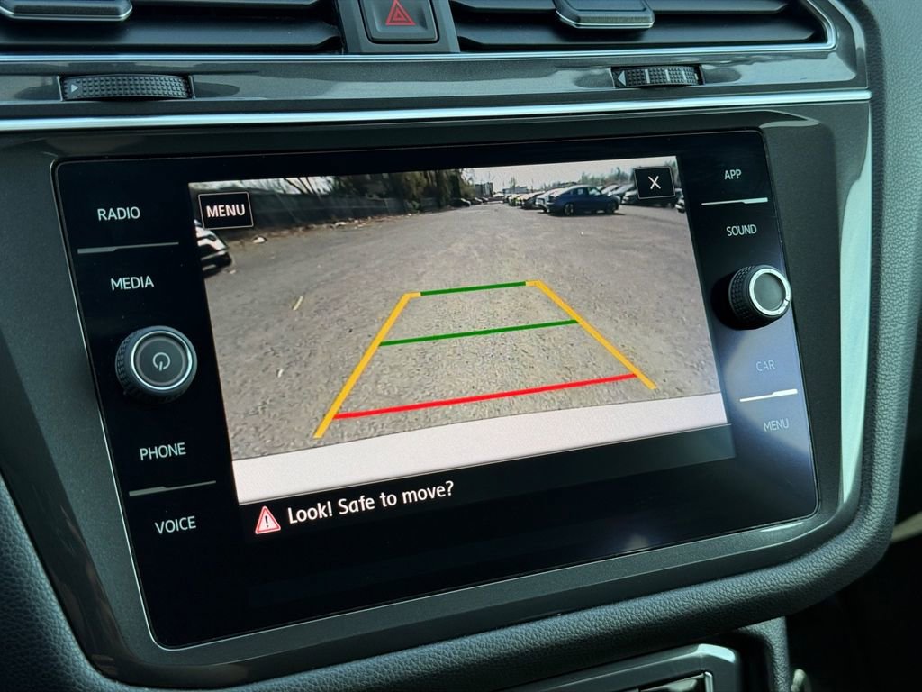 Used 2020 Volkswagen Tiguan SE image 19