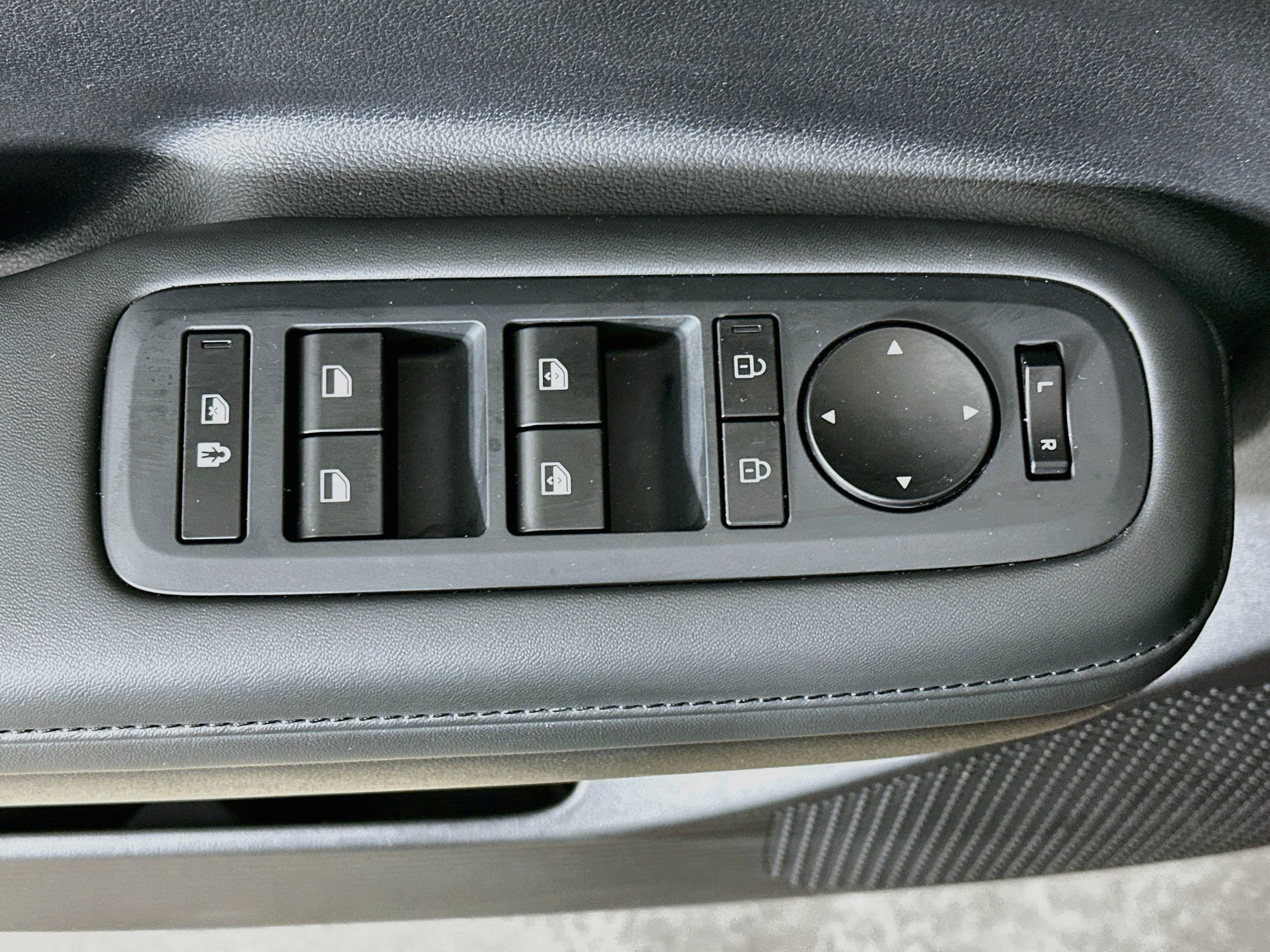Used 2025 Hyundai Santa Fe SEL FWD image 15