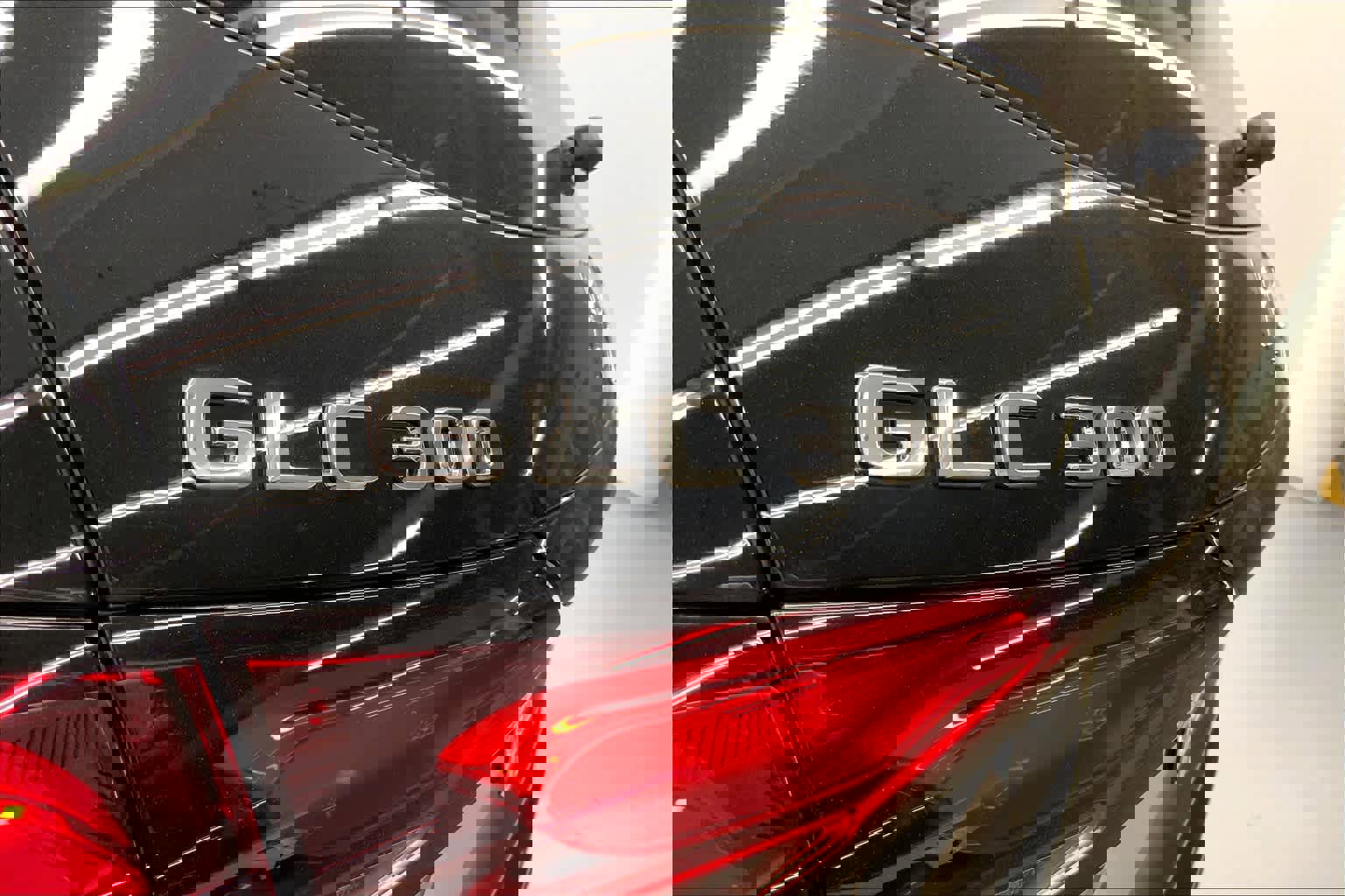 Used 2025 Mercedes-Benz GLC 300 image 10