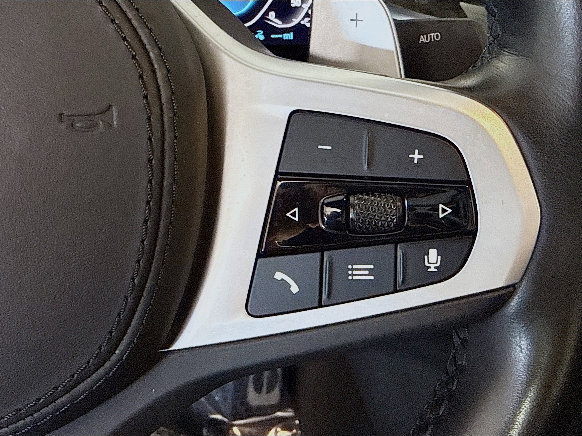 Used 2023 BMW 530e w/ M Sport Package image 15