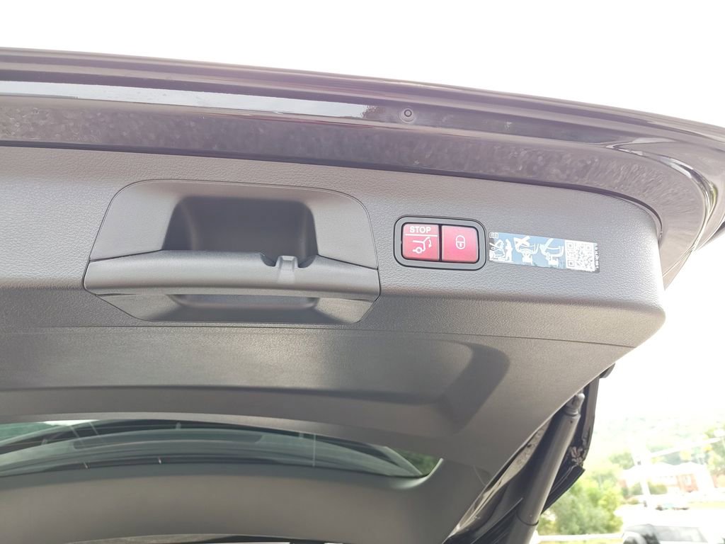 New 2026 Mercedes-Benz GLS 450 4MATIC image 13