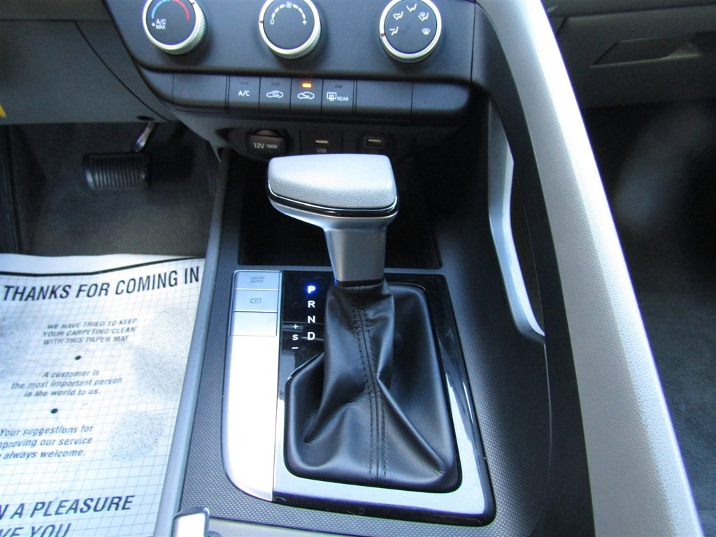 Used 2021 Hyundai Elantra SE image 23