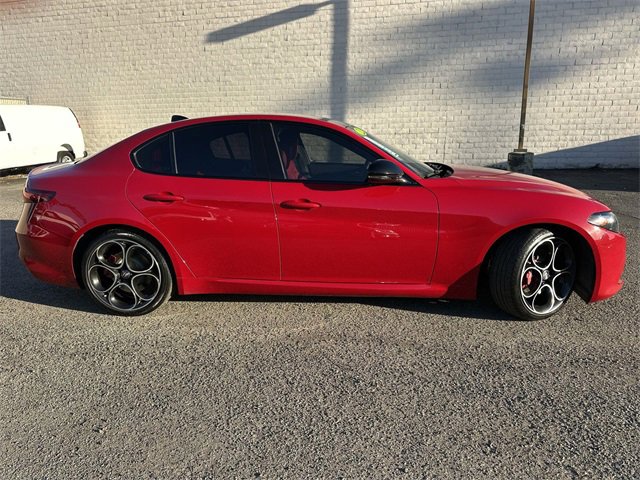 Used 2022 Alfa Romeo Giulia Veloce image 3