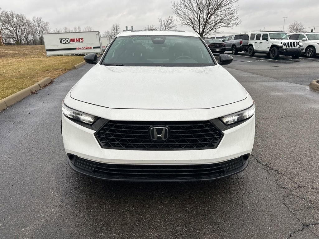 Used 2025 Honda Accord Sport image 2