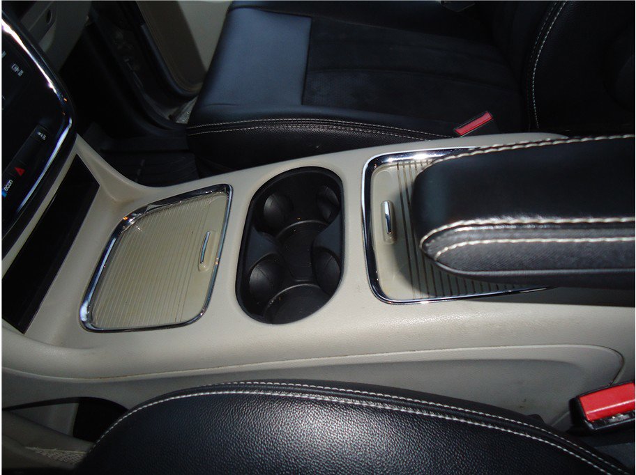Used 2019 Dodge Grand Caravan SXT FWD image 25