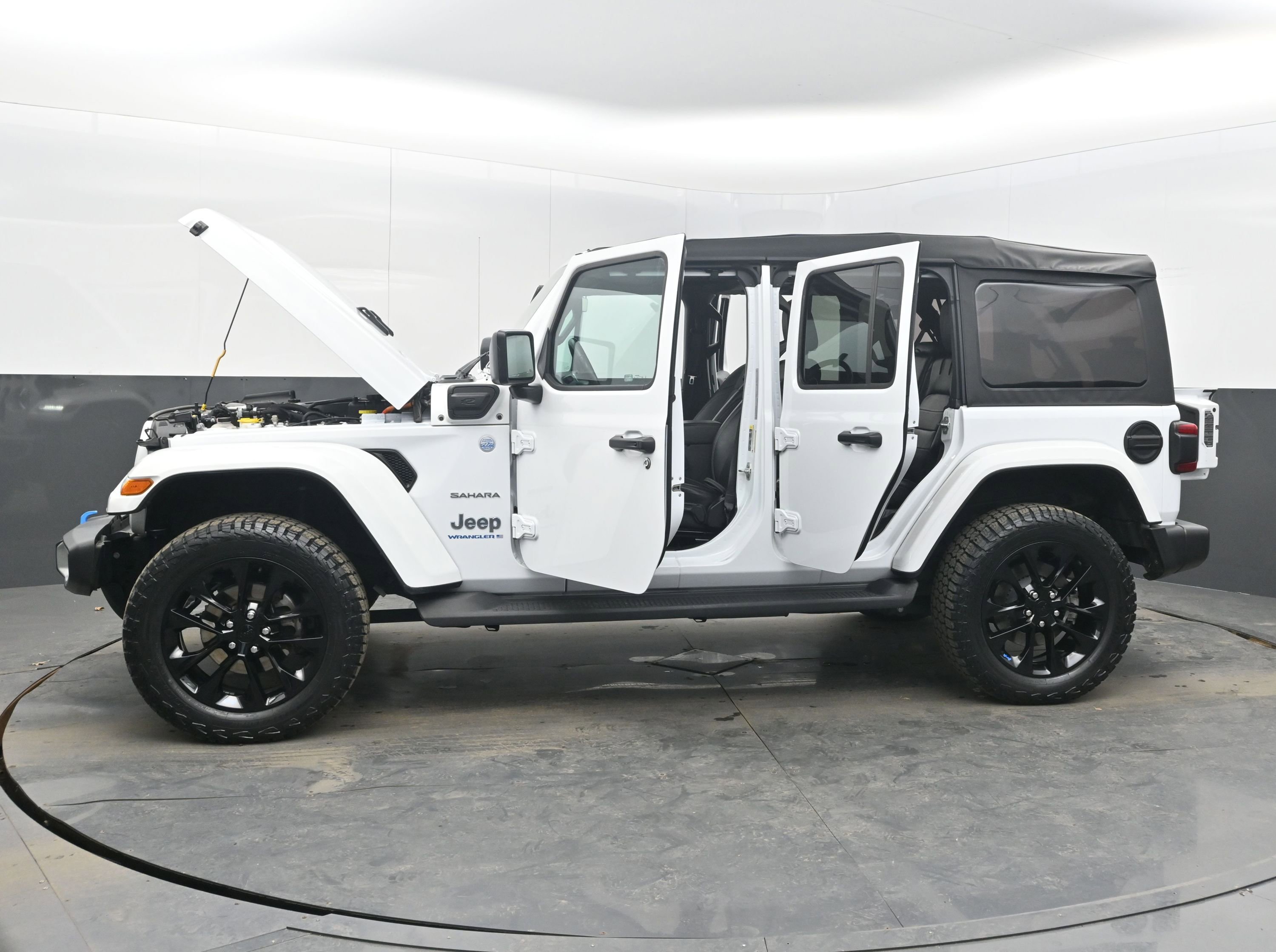 Used 2023 Jeep Wrangler Sahara w/ Cold Weather Group image 42