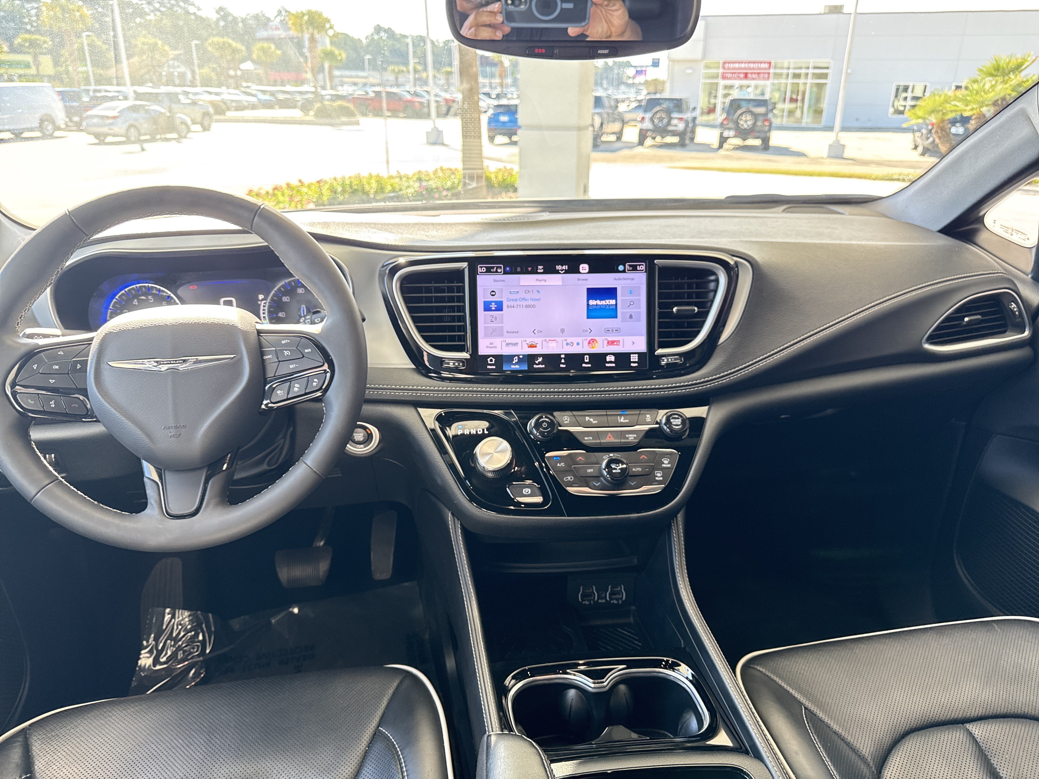 Used 2025 Chrysler Pacifica Limited FWD image 29