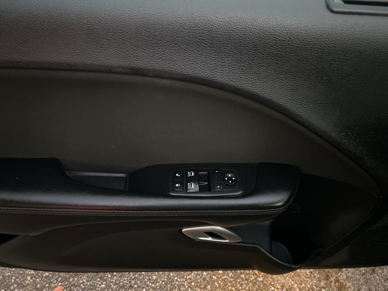 Used 2017 Dodge Challenger R/T image 9