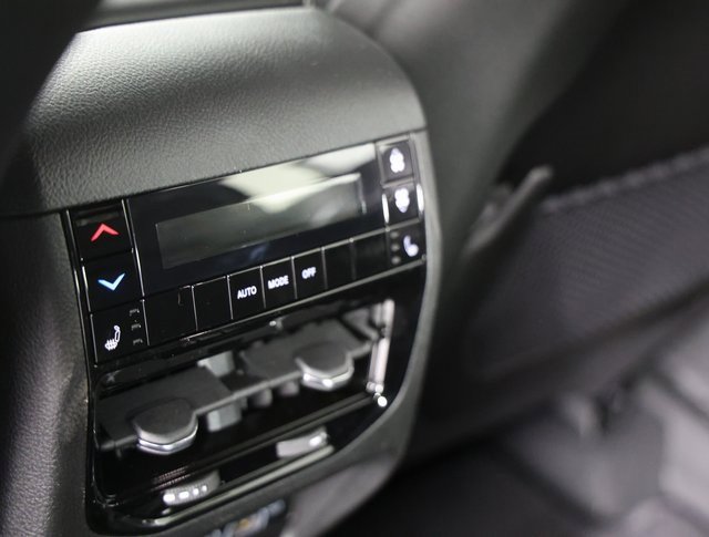 Used 2025 Jeep Grand Cherokee L Limited w/ Black Appearance Package image 13