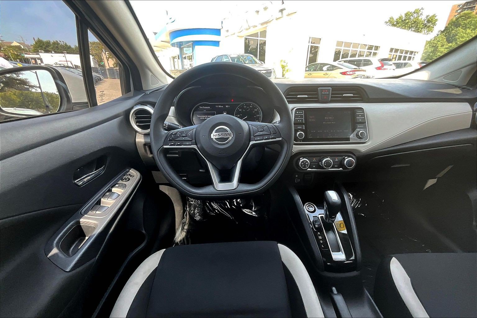 Used 2021 Nissan Versa SV FWD image 5