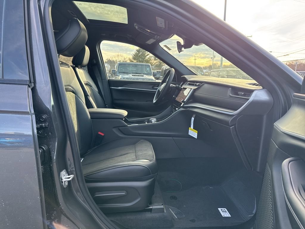 New 2026 Jeep Grand Cherokee Laredo image 28