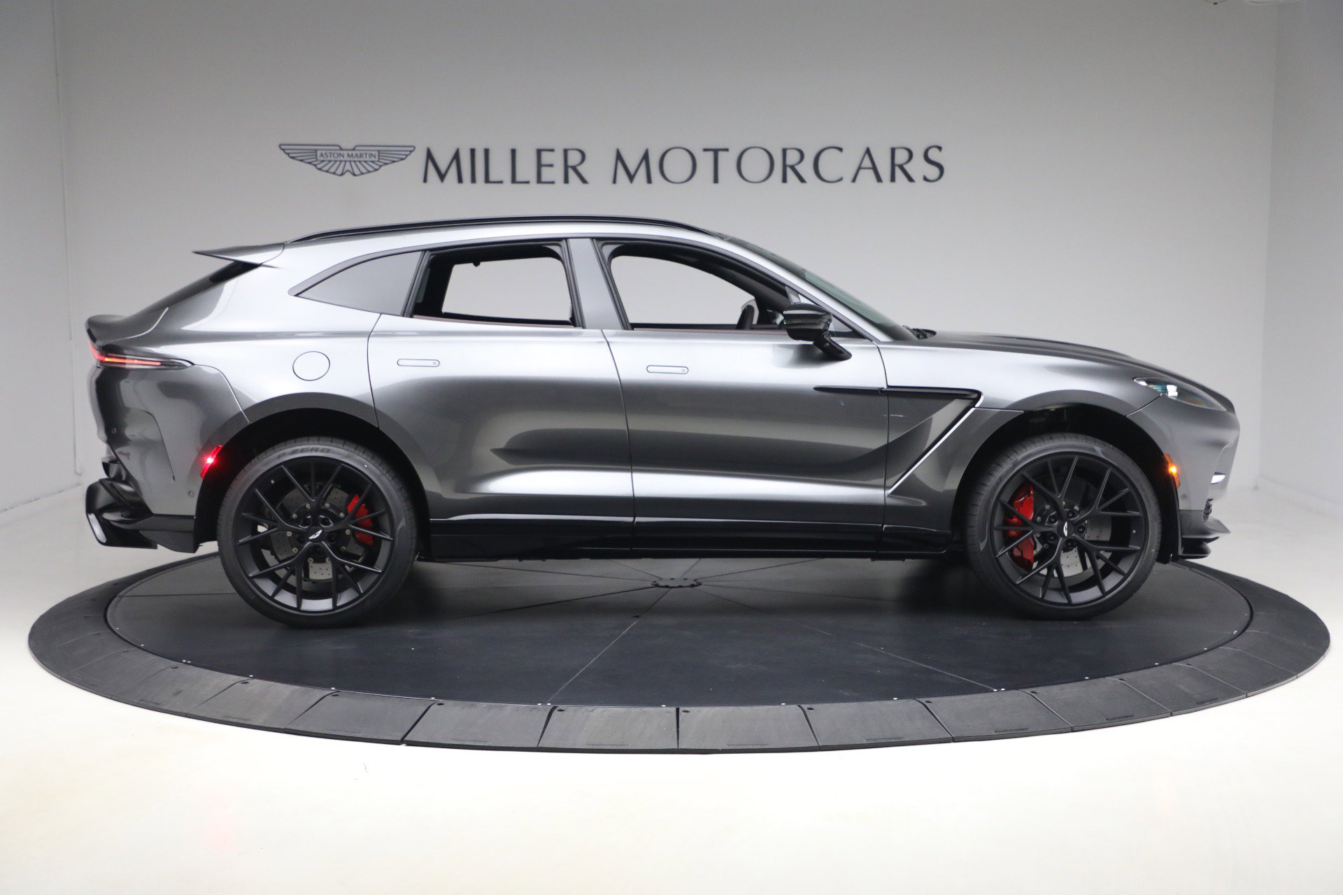 New 2026 Aston Martin DBX 707 image 9